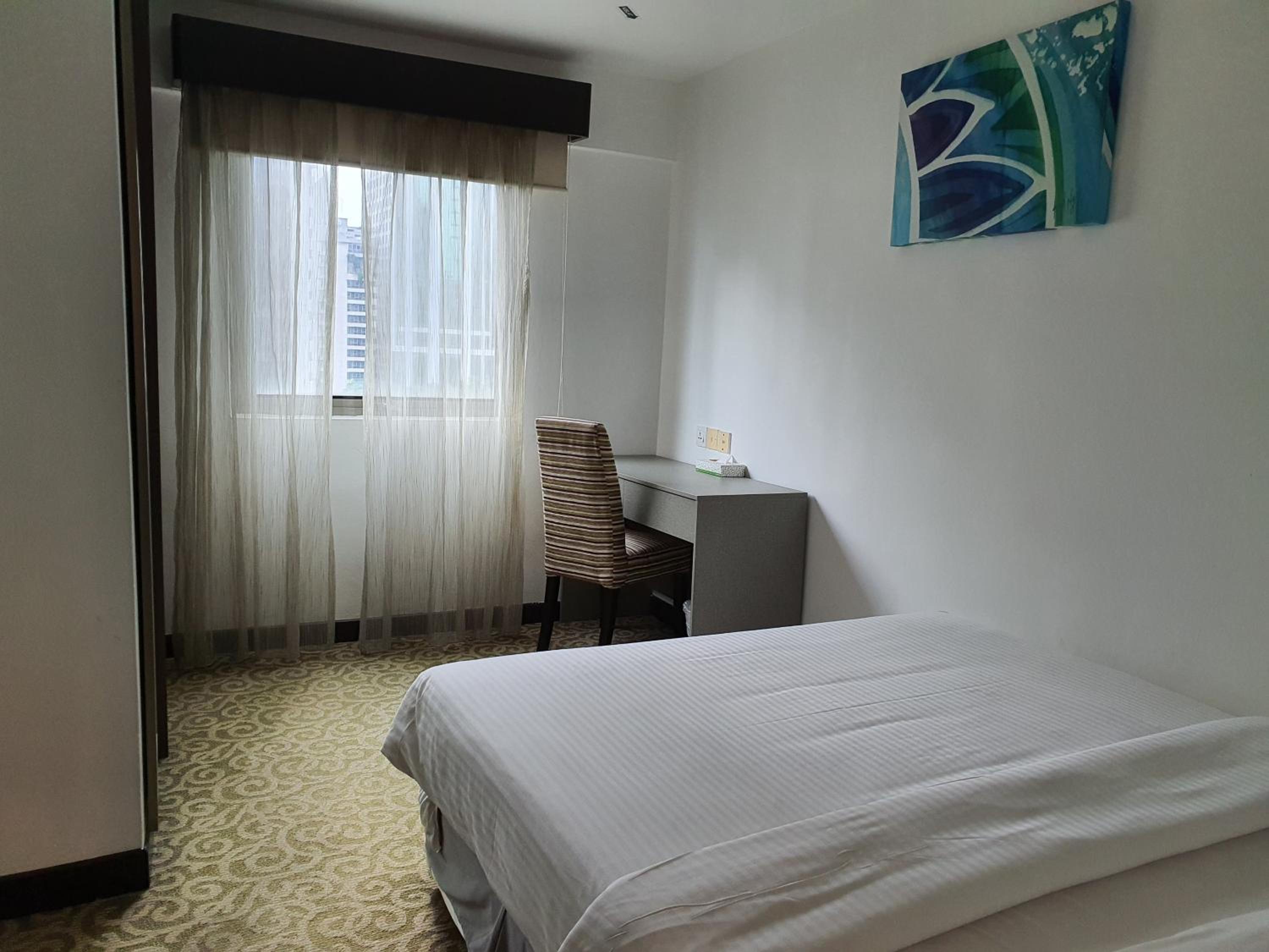 Crown Regency Serviced Suites 13/39