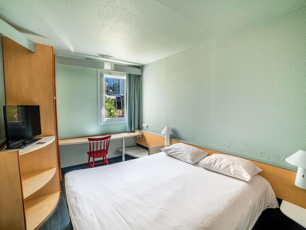 ibis La Roche sur Yon 12/73