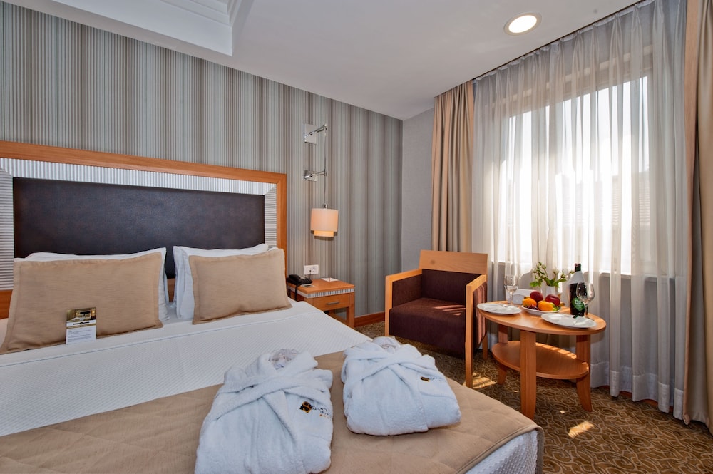 Grand S Hotel 12/56