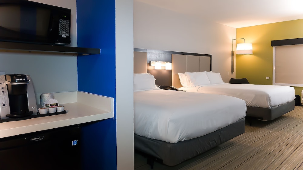 Holiday Inn Express Suites Tampa East Ybor City 15/56