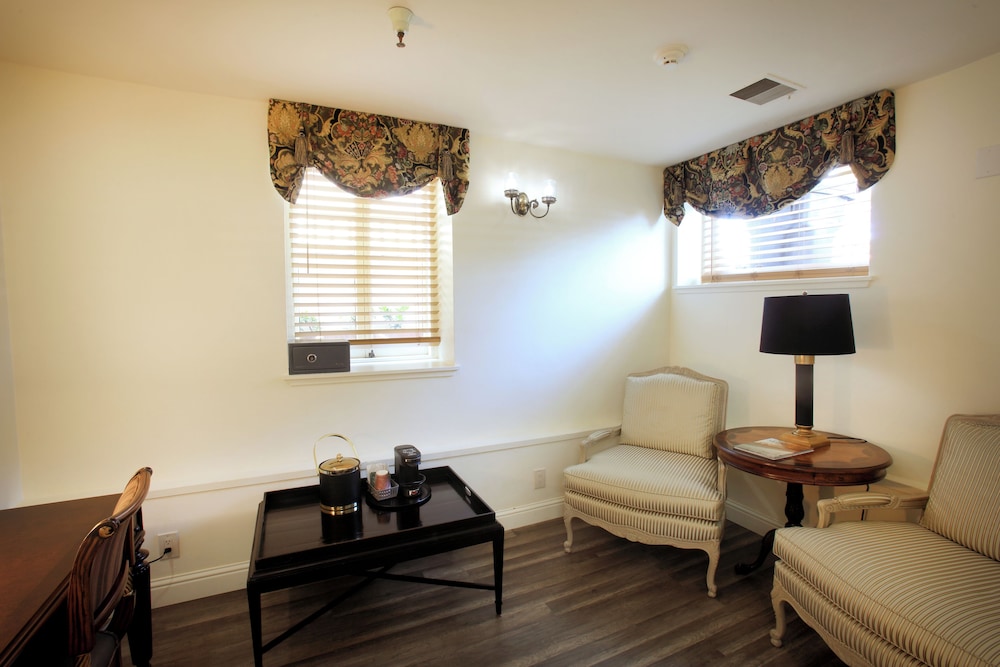 Pacific Grove Inn 69/79