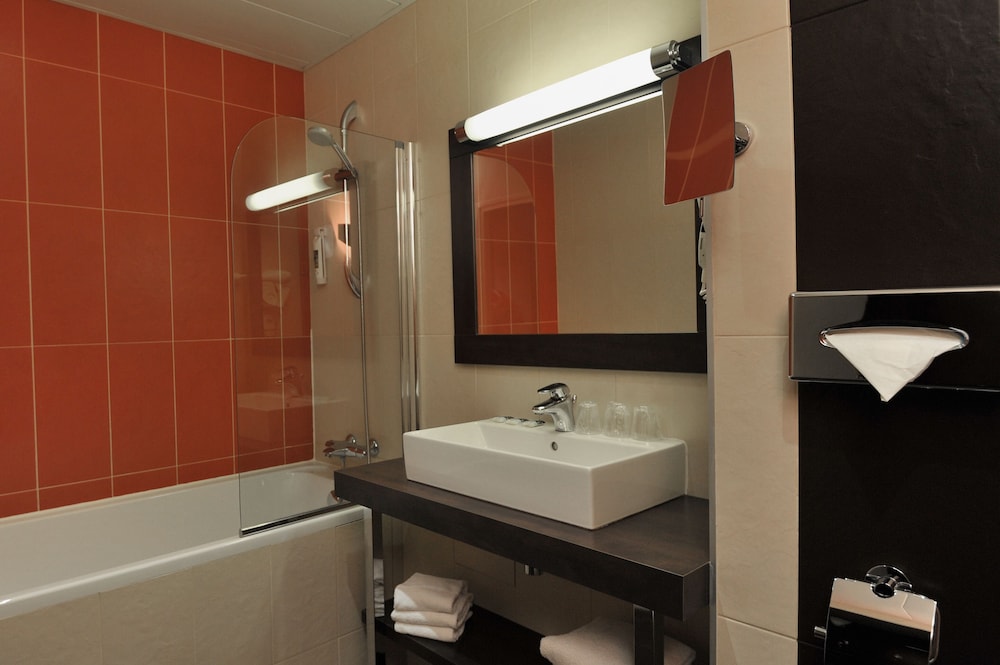 Mercure Maurepas Saint Quentin 68/70