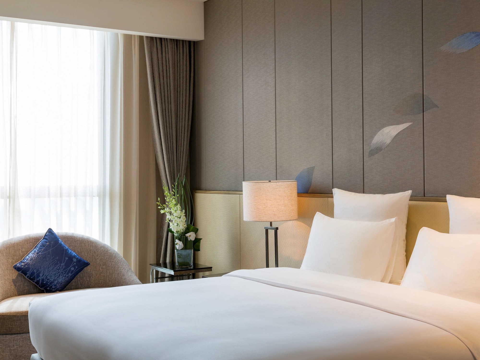 SUPERIOR, KING BED, CITY VIEW