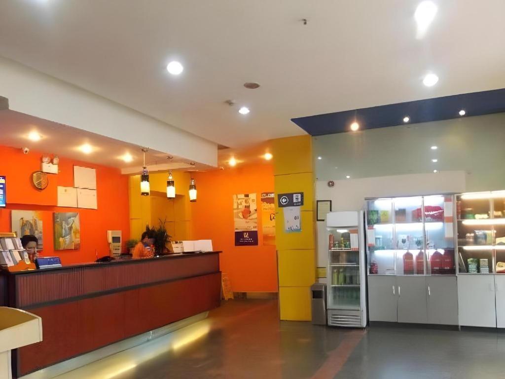 7 Days Inn Chengdu North Railway Train Station Square Branch 10/39