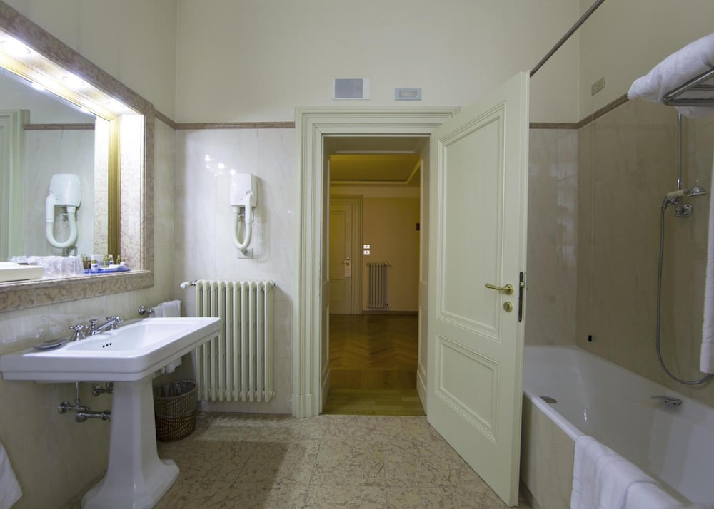 Villa Fenaroli Palace Hotel 4/33