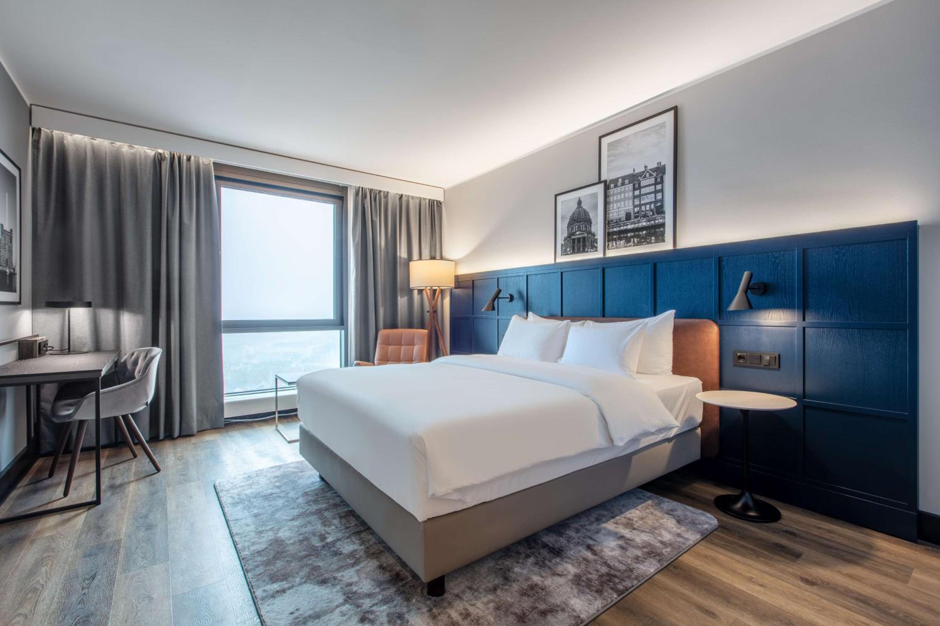 Skyline, Premium, Lake View
