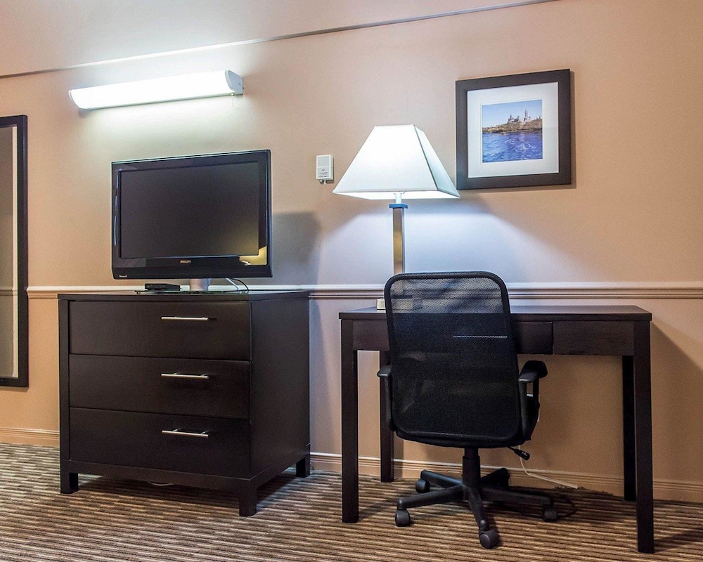 Econo Lodge Downtown Ottawa 45/50