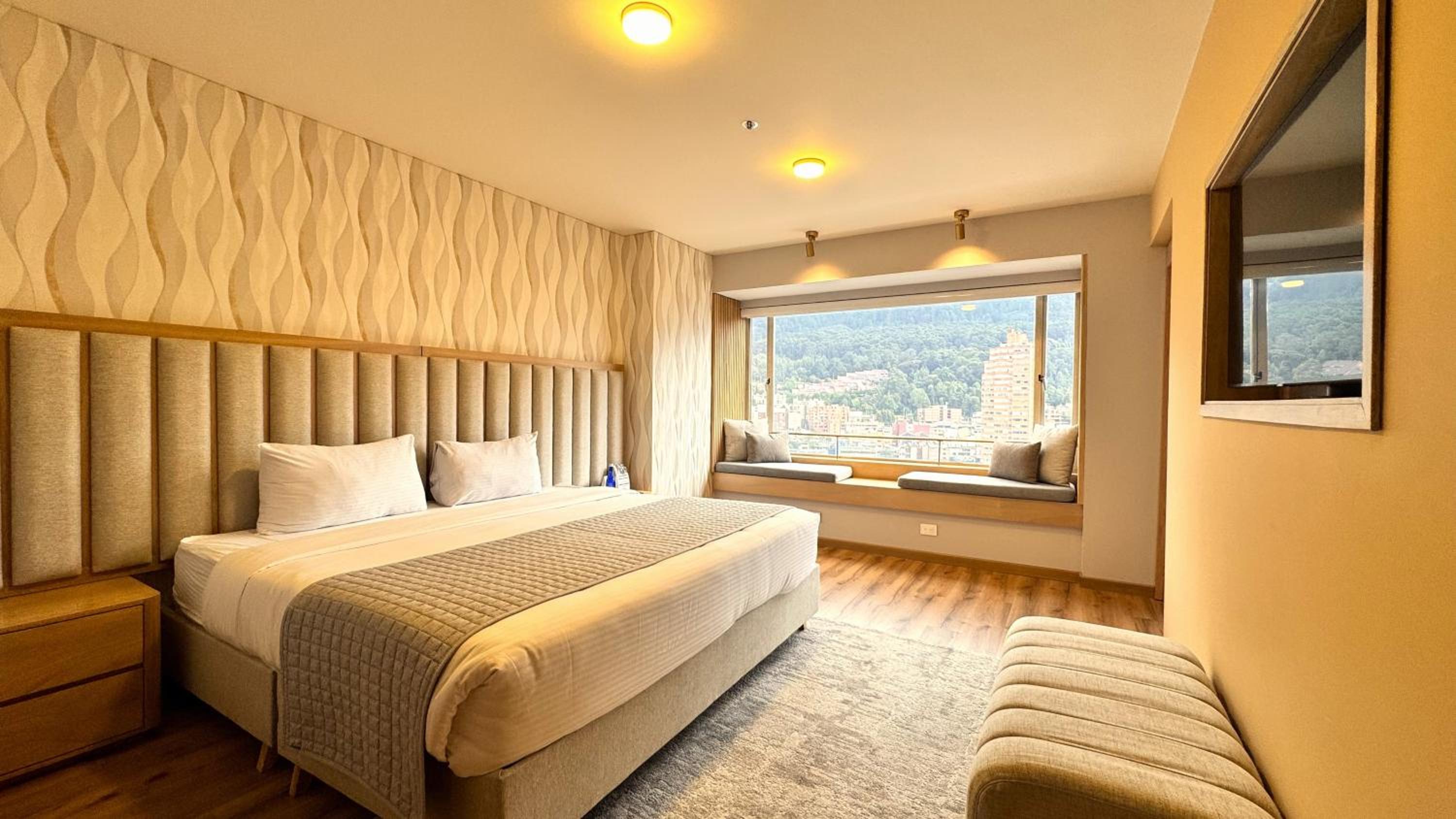 Executive, Suite