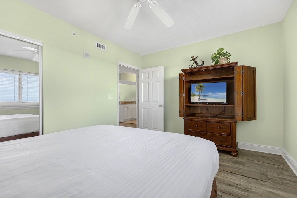 236 Emerald Beach Resort 51/80