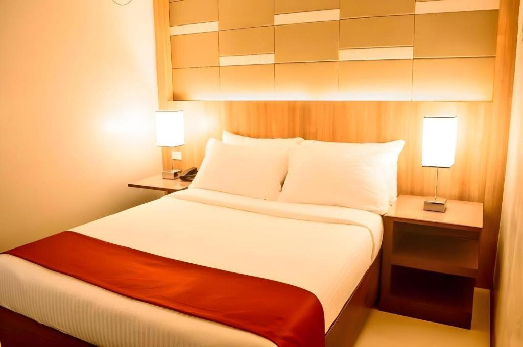 Hotel Veniz Session 24/33
