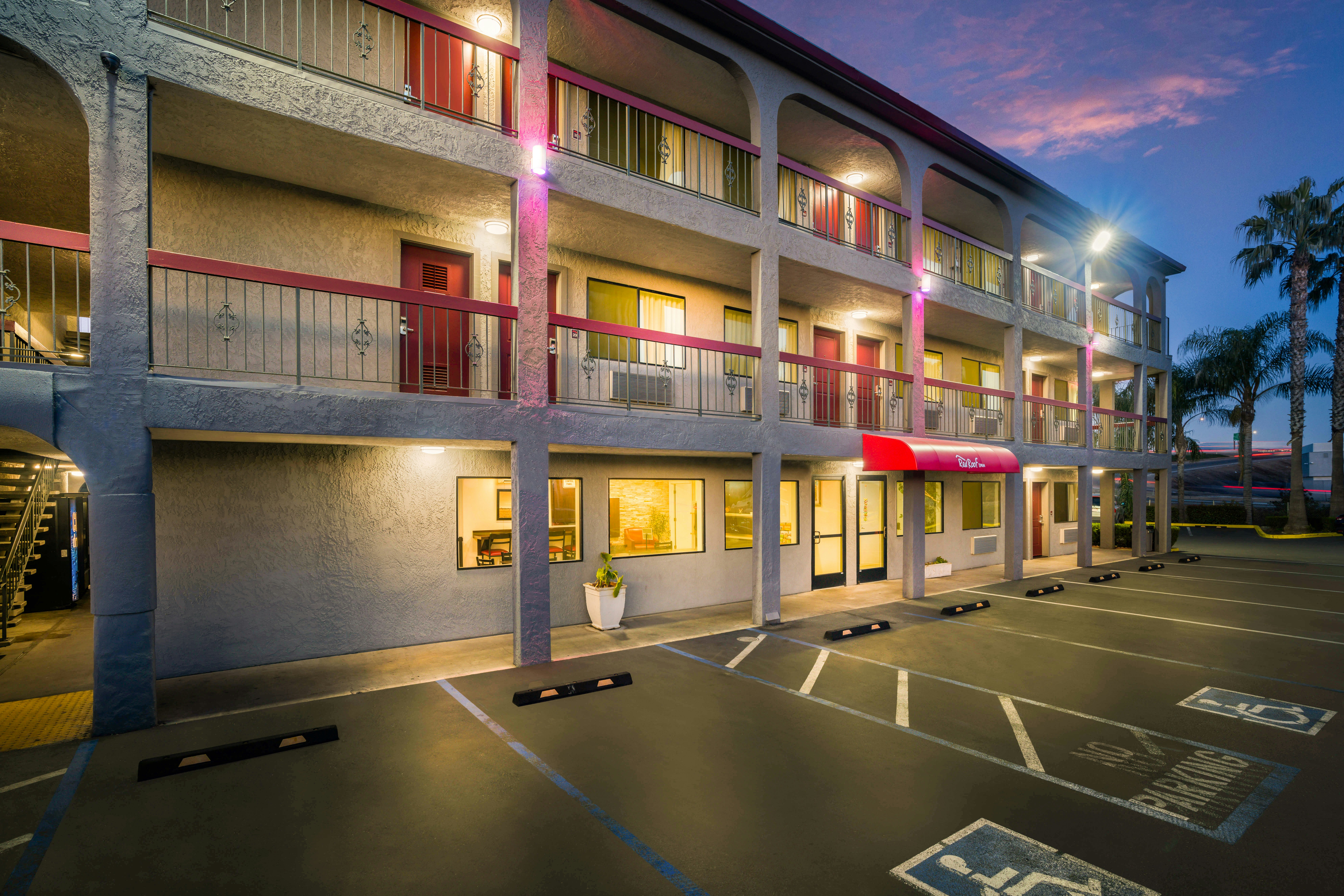 Red Roof Inn Stockton 4/33
