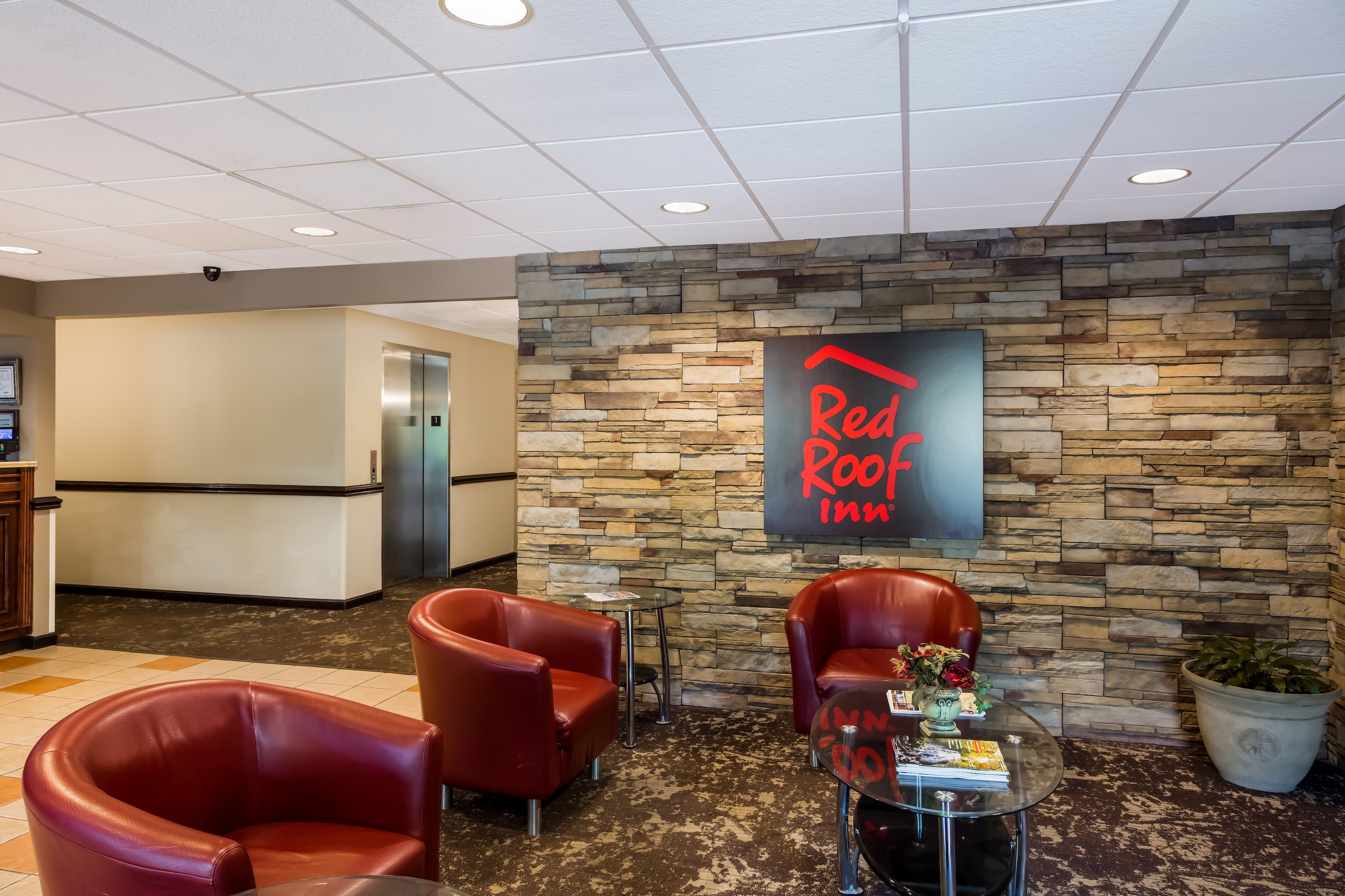 Red Roof Inn Hendersonville 25/32