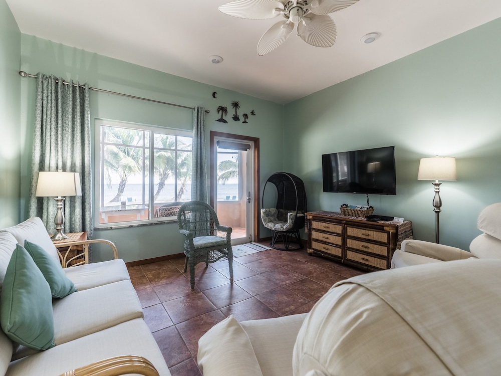 Sapphire Beach Resort 34/77