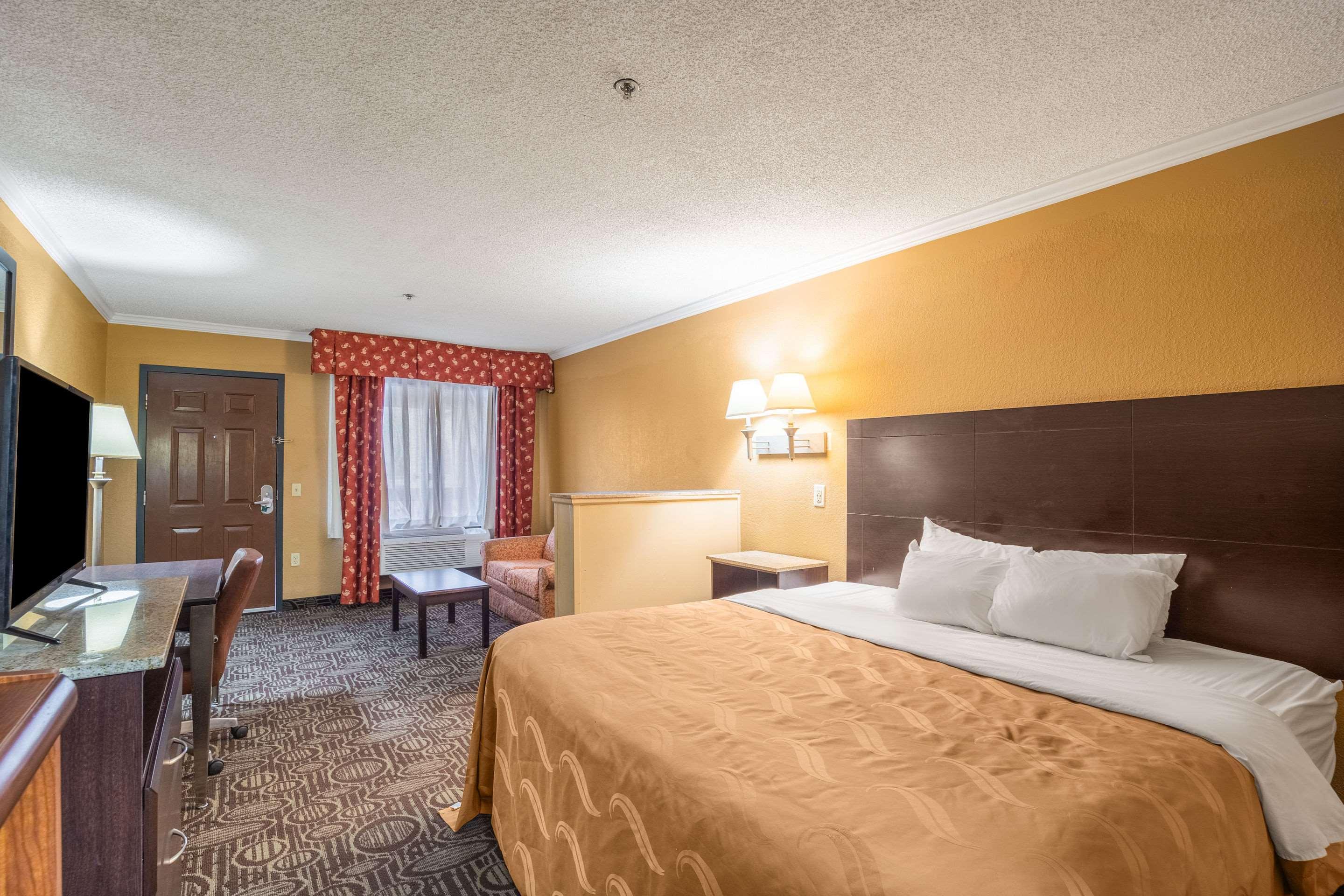 ROOM, KING BED