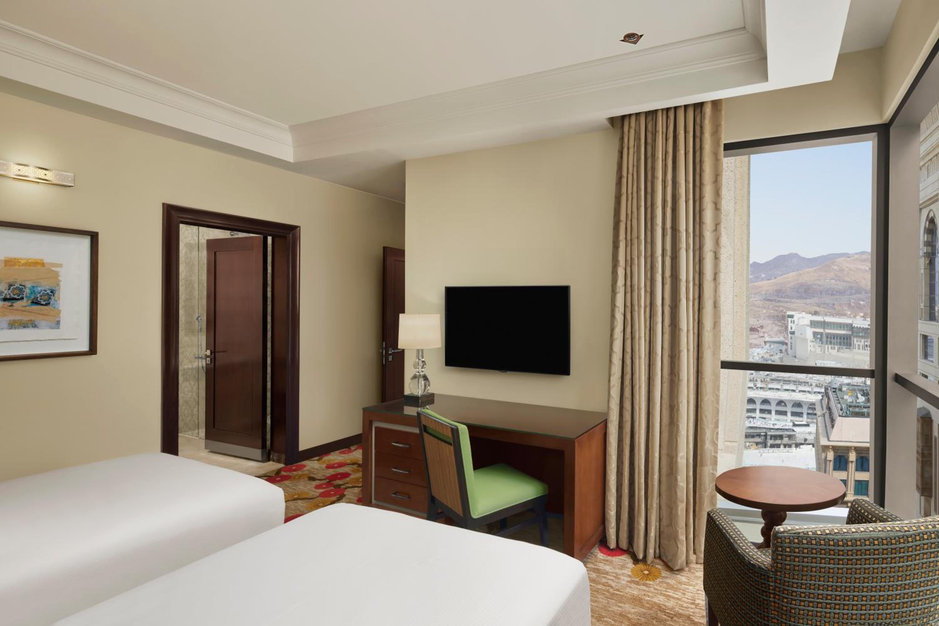 1 Bedroom, Suite, Twin Beds, Partial Haram View, Sofa