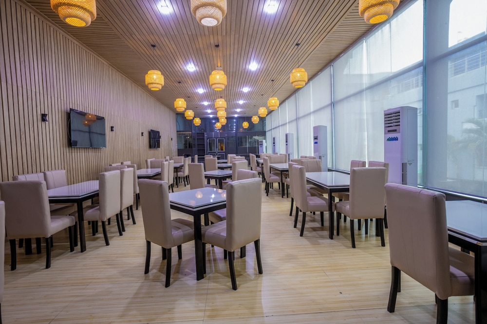 Golfview Hotel and Suites 48/63