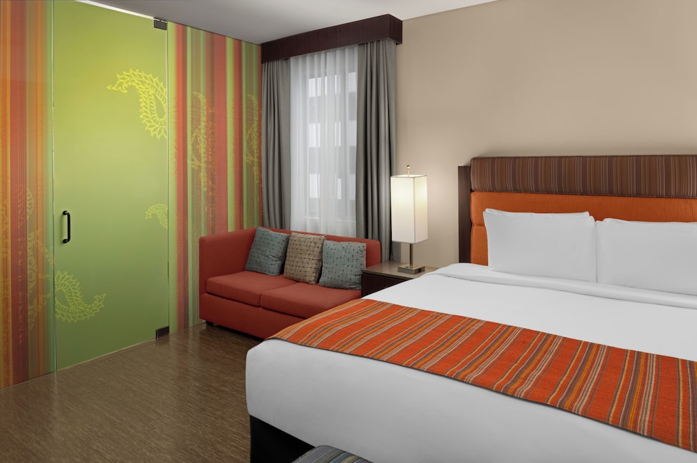 LUXURY, KING BED