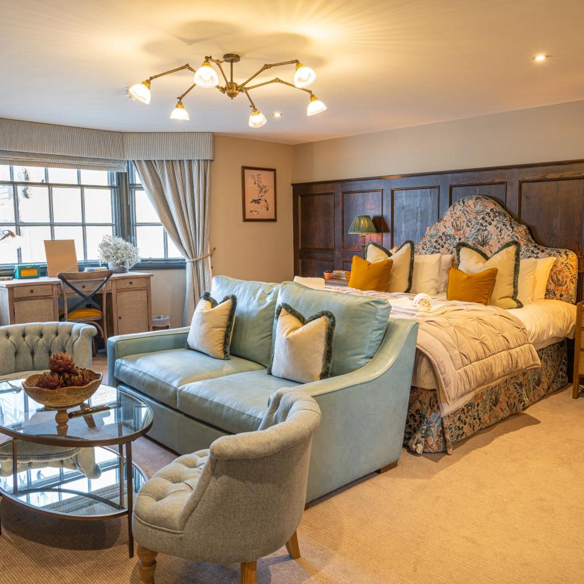 Salisbury Arms Hotel 34/54