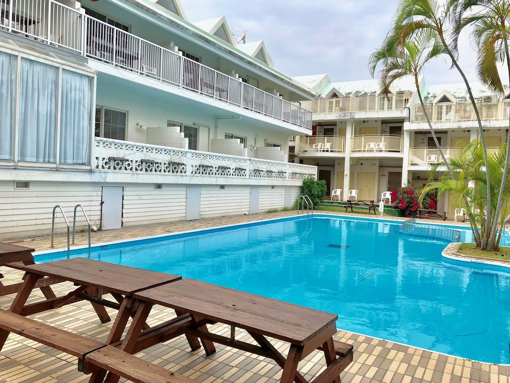 Petit Hotel Key West Club Kibougaoka Onna Village Okinawa 5/19