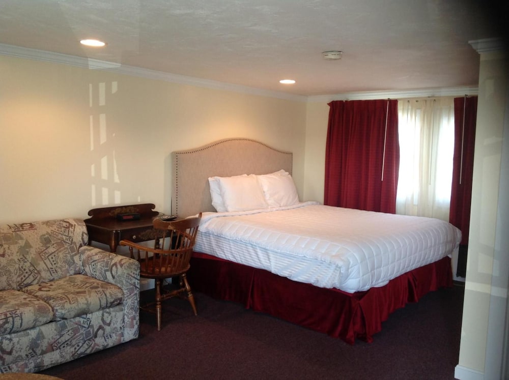 The Tides Motel 4/37