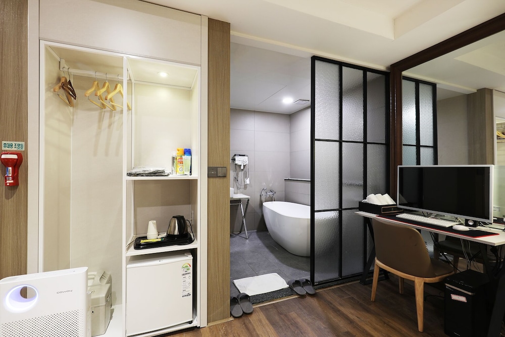 Mind Tourist Hotel 49/50