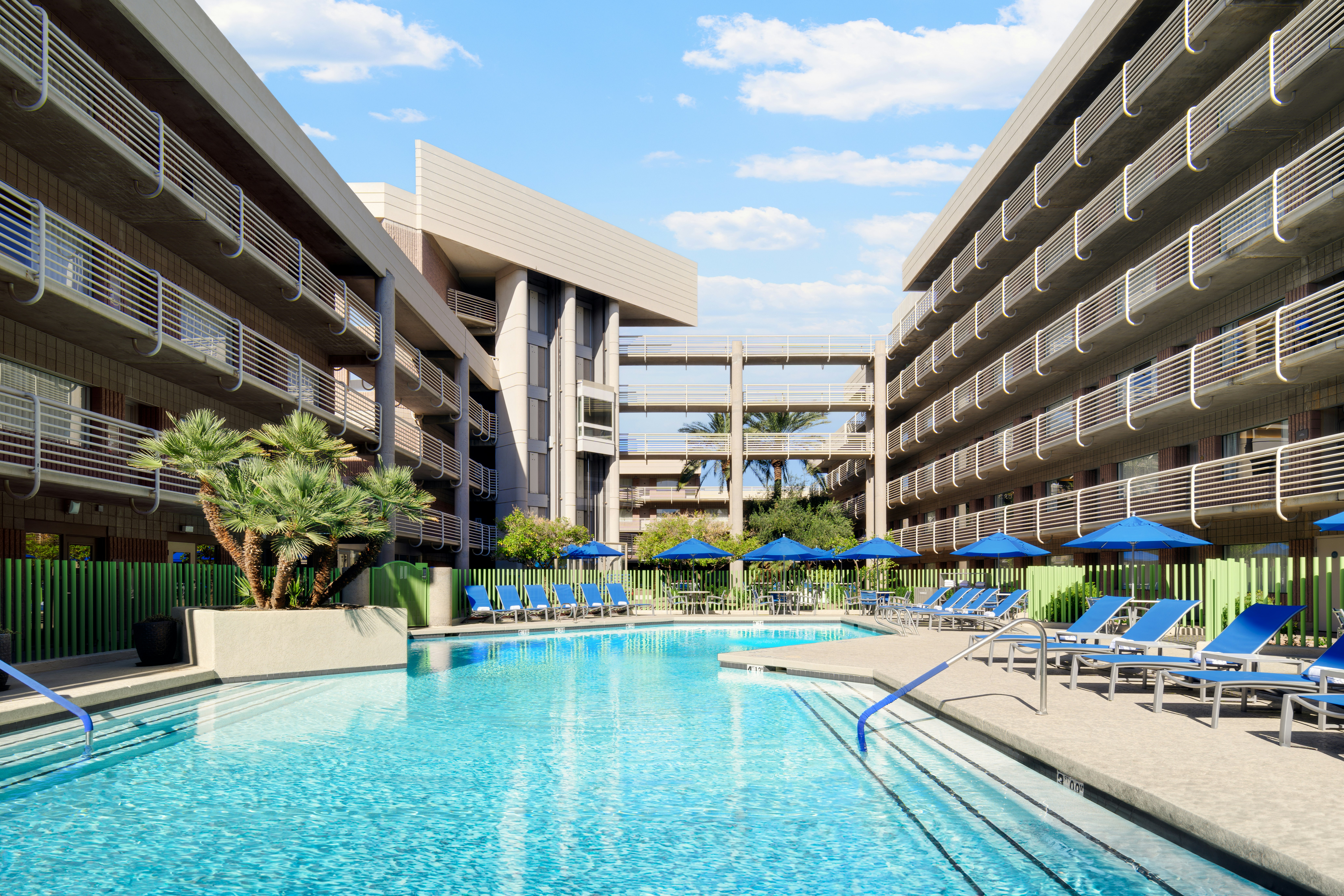DoubleTree Suites by Hilton Hotel Phoenix 38/38