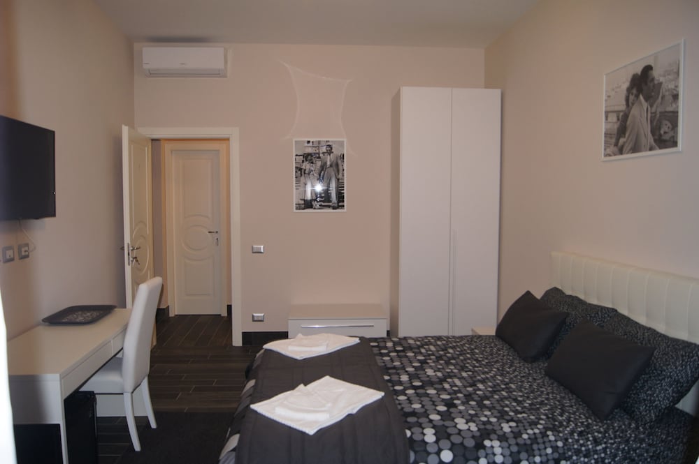 Arch Rome Suites 10/75