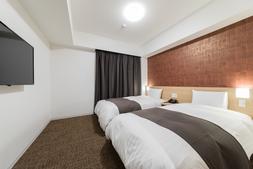 ROOM, TWIN BEDS