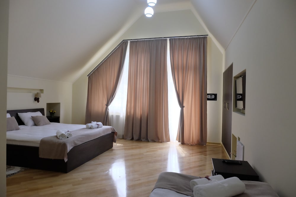 Hotel S&L 14/49