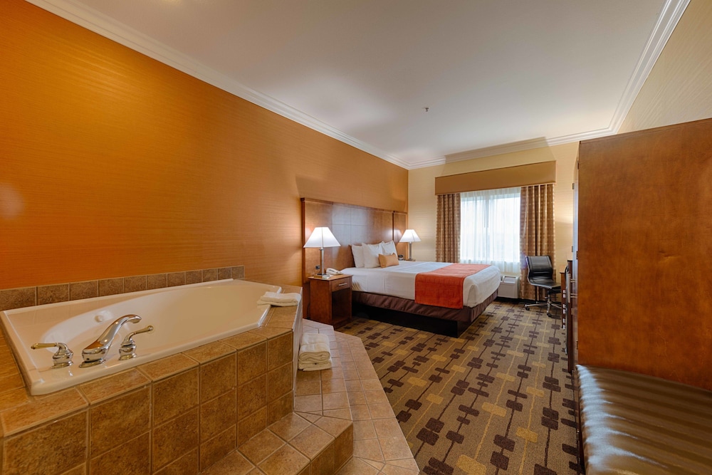 Best Western Plus Delta Inn & Suites 16/36