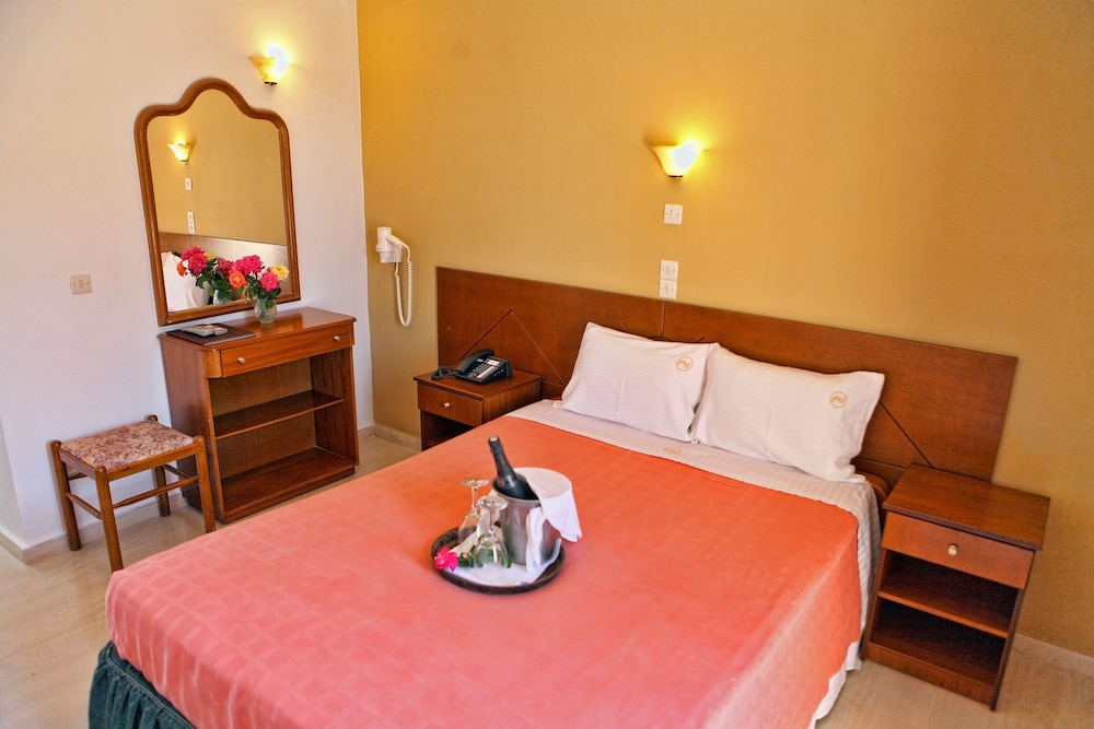 Pasiphae Hotel 33/72