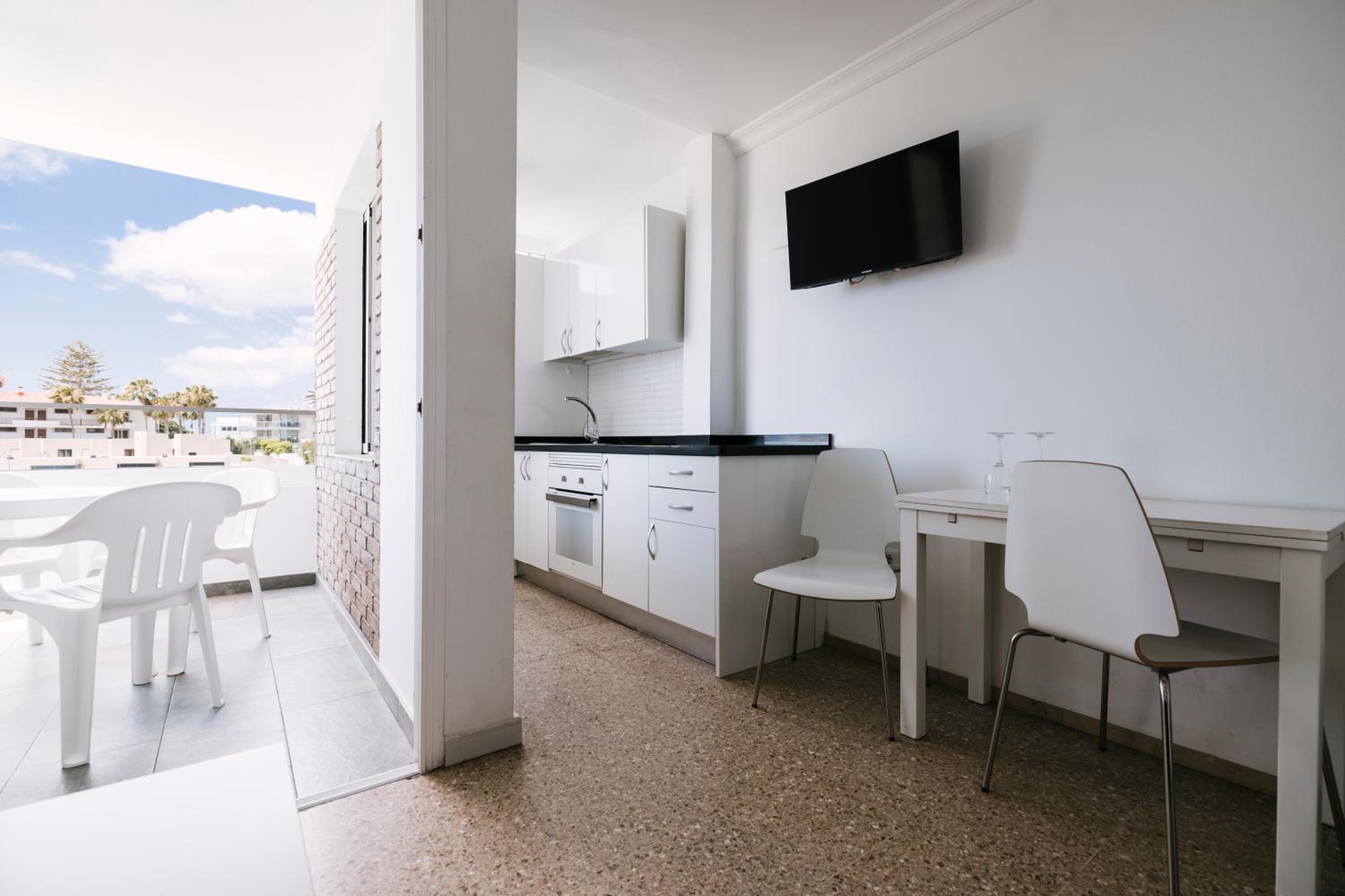 Apartamentos LIVVO Tarahal 80/88
