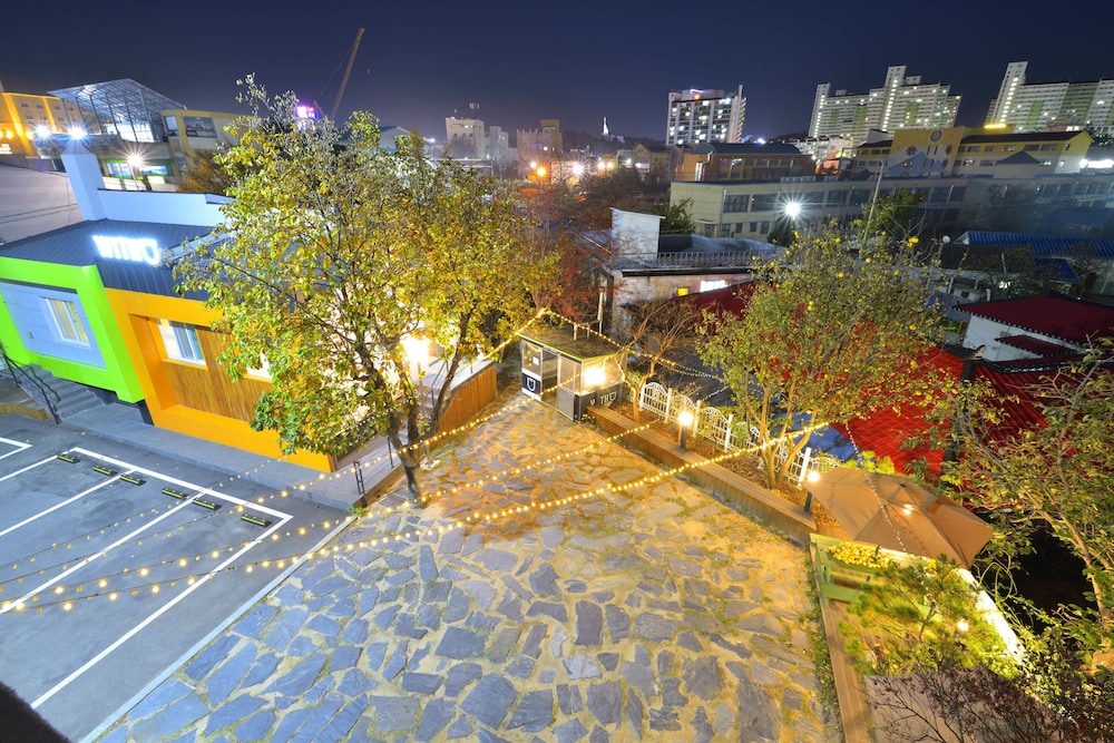 With U Hotel & Guesthouse 44/50
