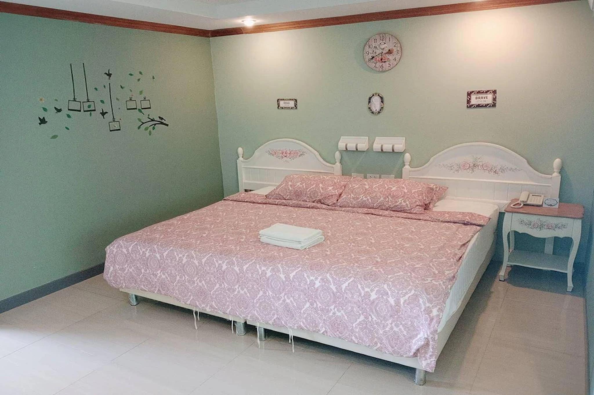 غرفة قياسية مفردة بسرير مزدوج، The Lilly Hotel 2/2