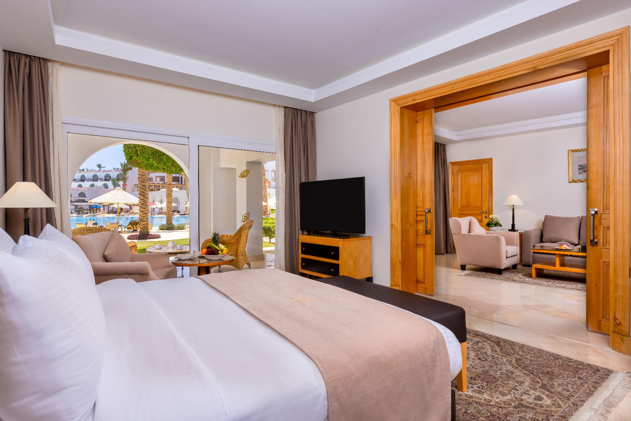 DIPLOMAT, SUITE, POOL VIEW