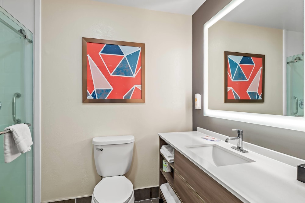 غرفة بسرير كينج، Comfort Inn Emporia 5/6