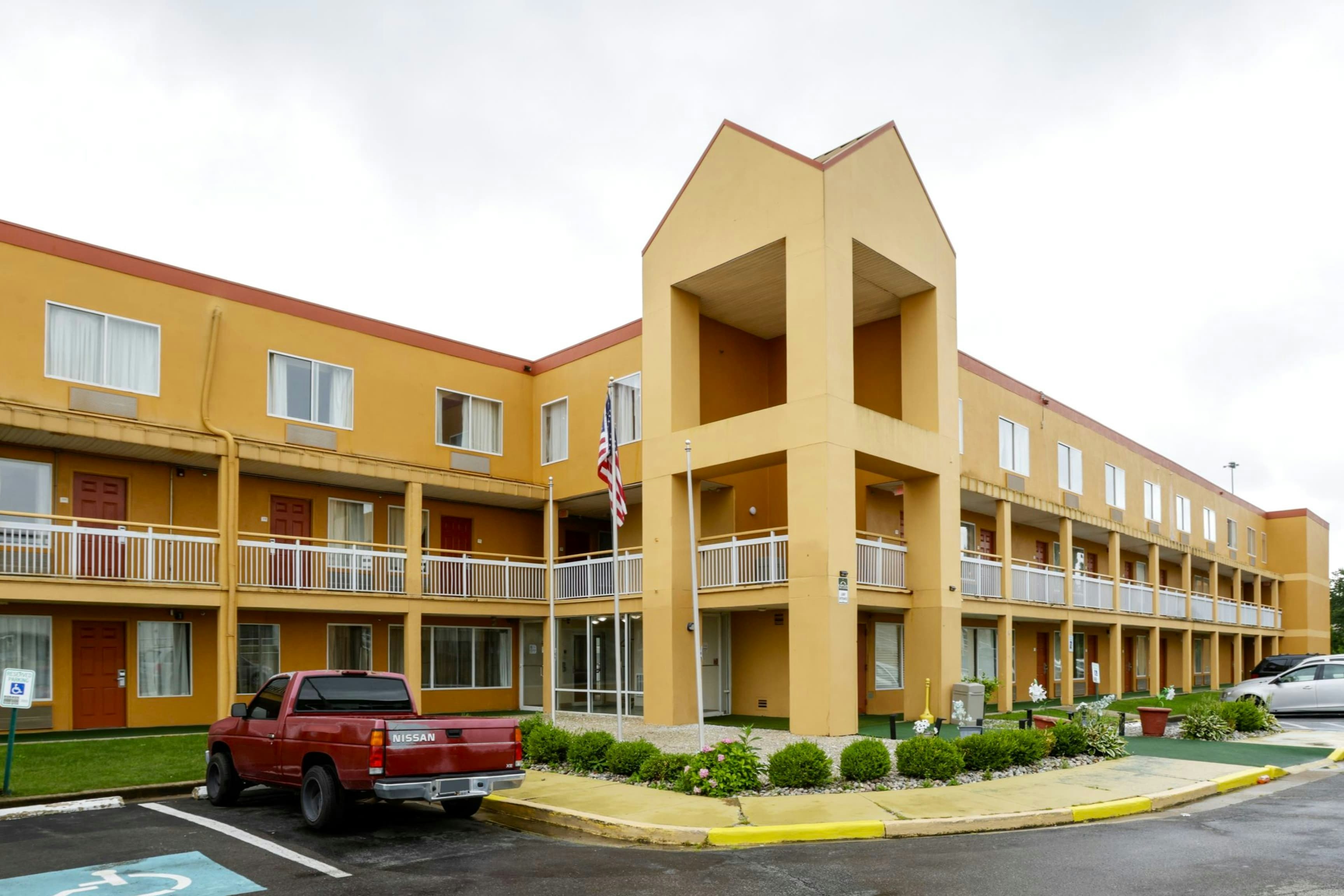 Copley Inn & Suites By OYO Akron OH 62/74