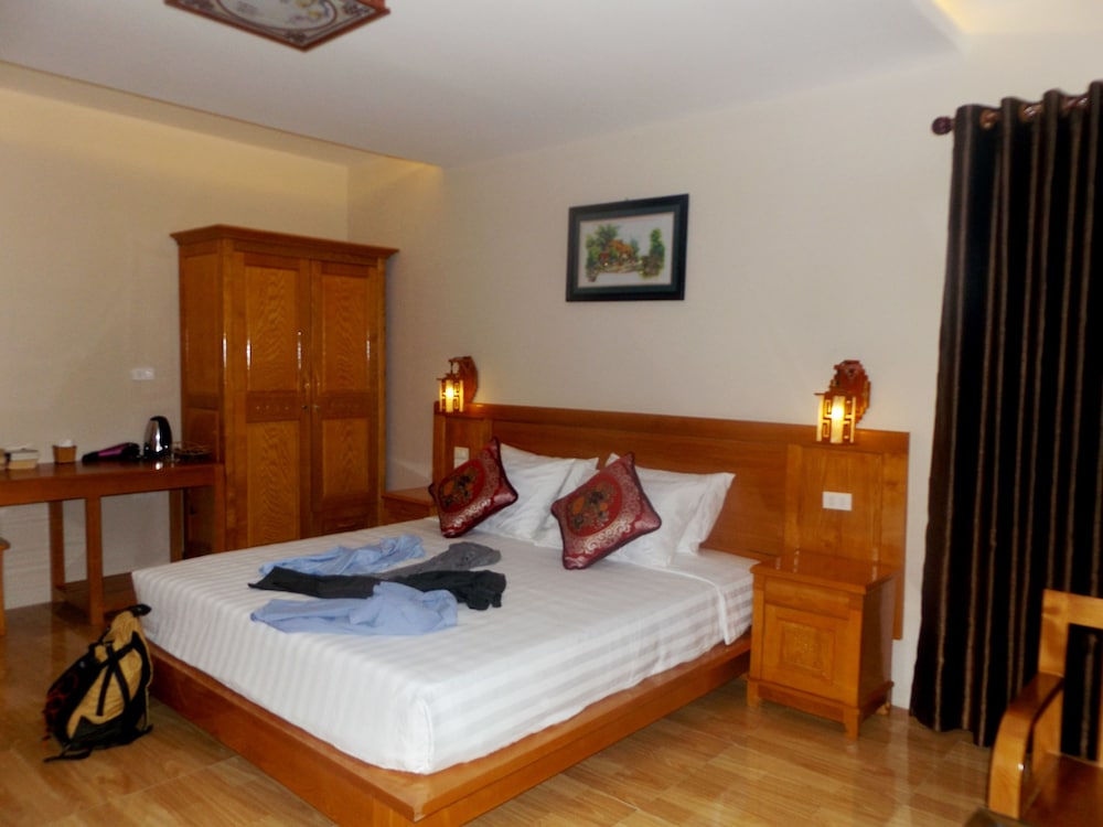 DELUXE, DOUBLE BED, MOUNTAIN VIEW