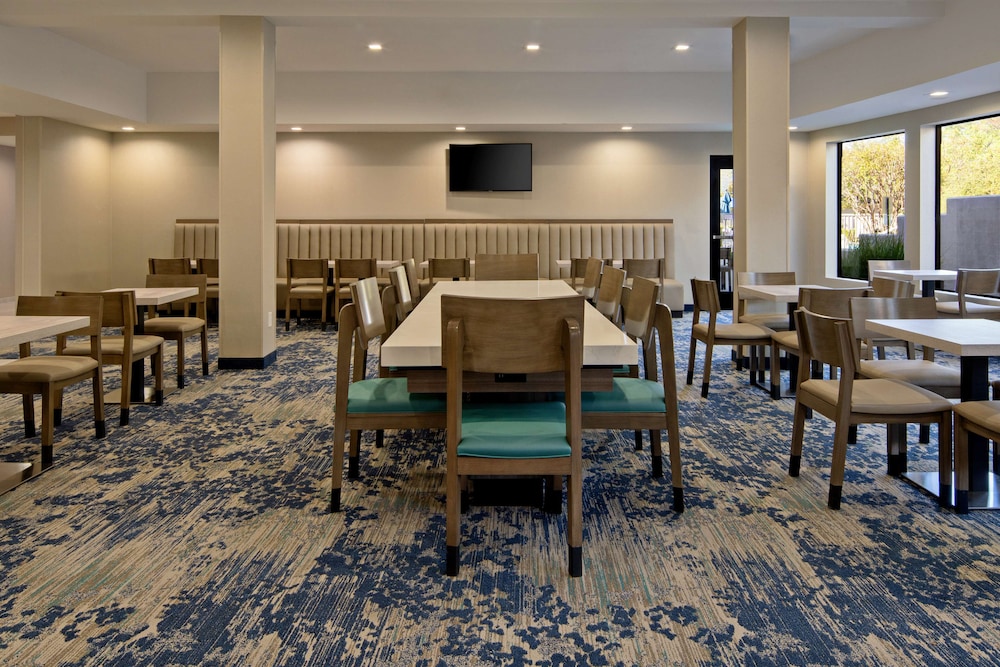 Best Western Valencia/Six Flags Inn & Suites 50/59