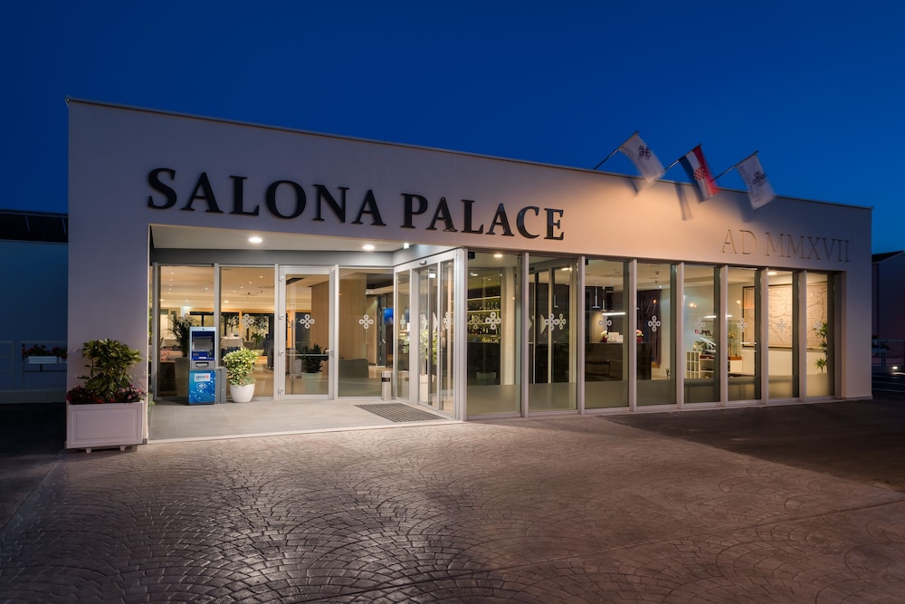 Hotel Salona Palace in SOLIN