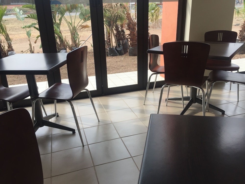 Cycad Palm Hotel 23/50