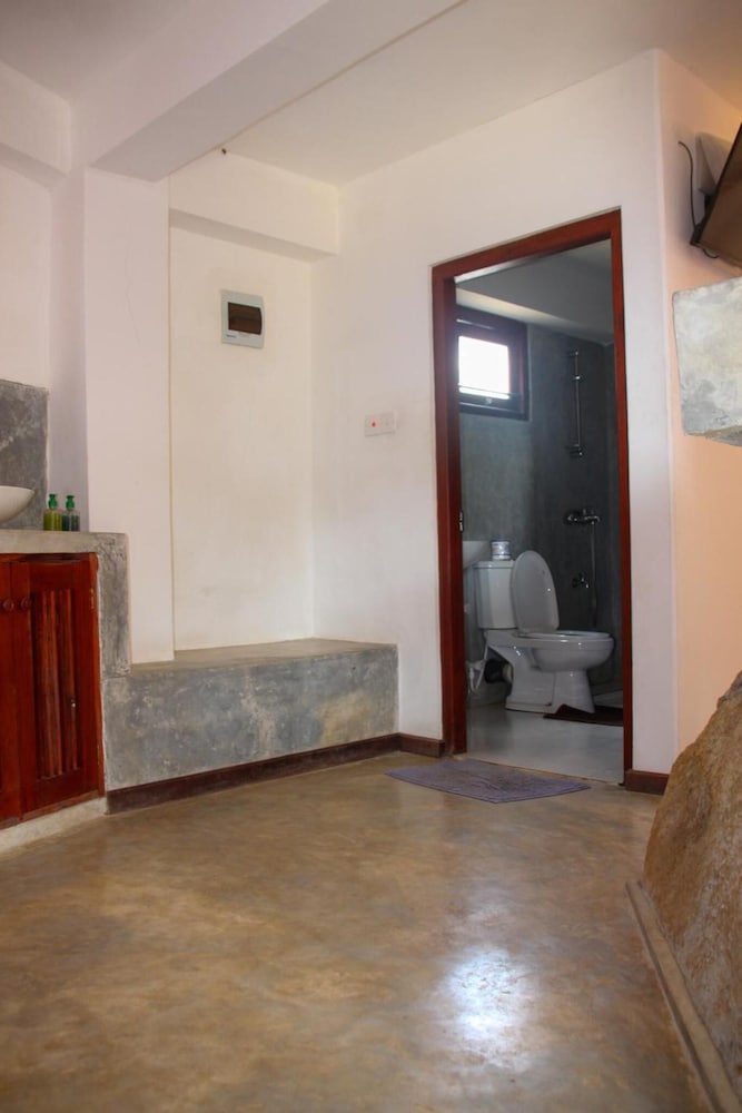 Shanthi Beach Resort 12/48