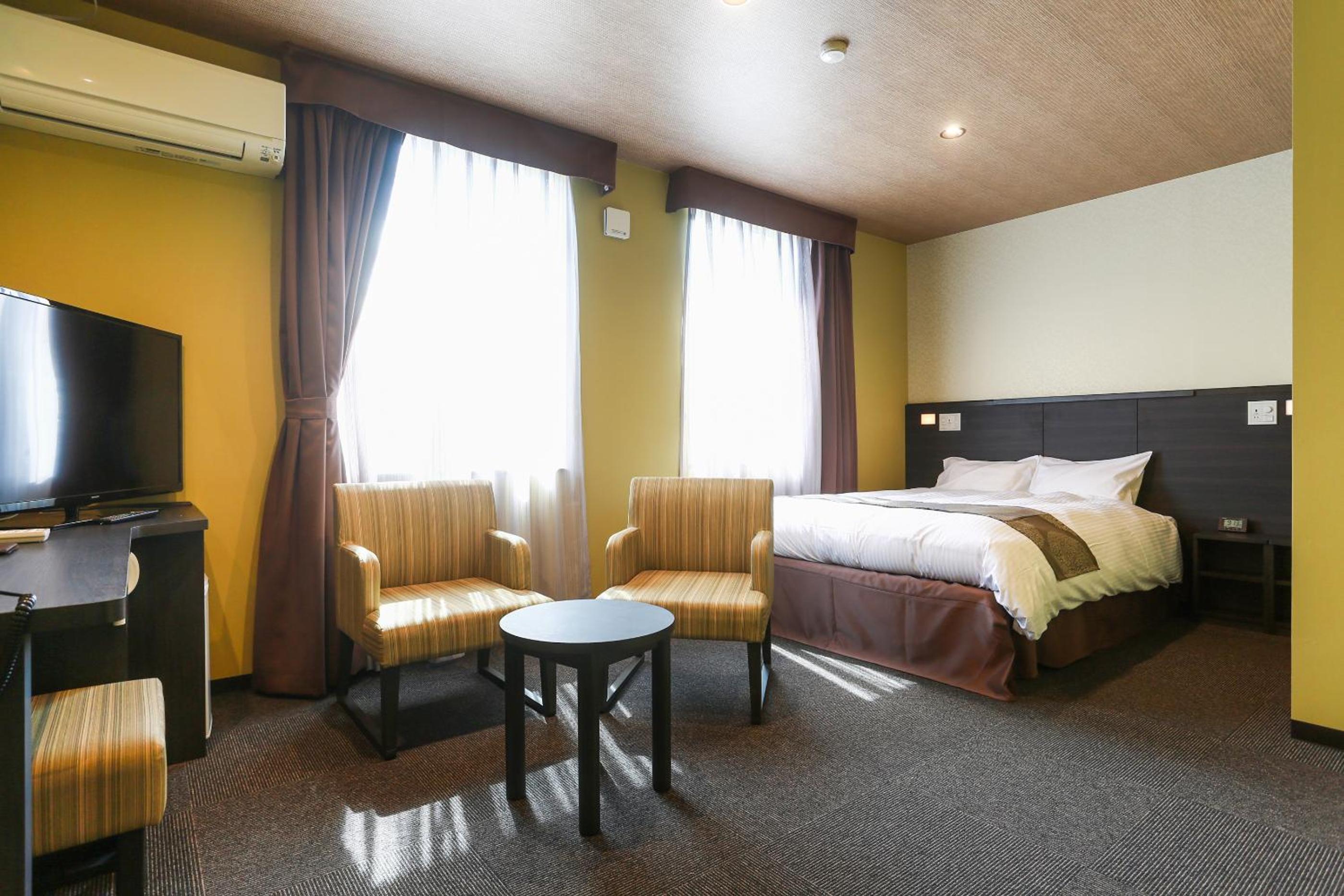 DELUXE, DOUBLE BED