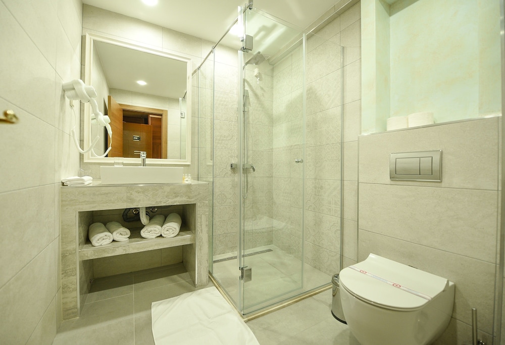 Lazaro Hotel Podgorica 43/45