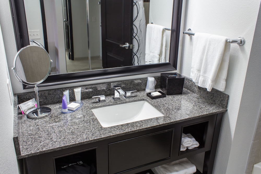 La Quinta Inn and Suites by Wyndham Lubbock Southwest 47/63