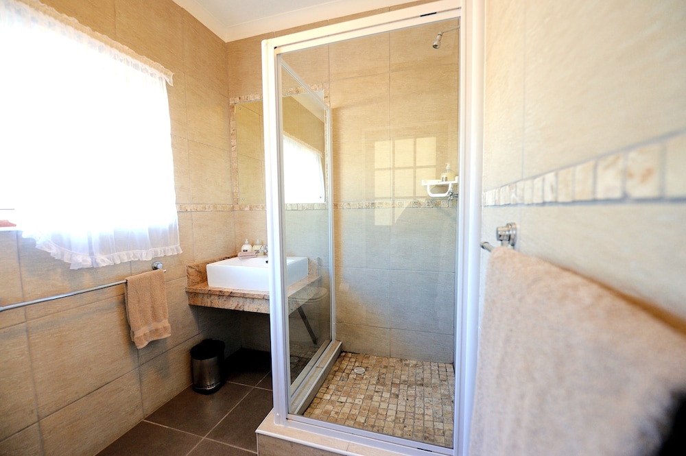 Bayside Guest House 50/50
