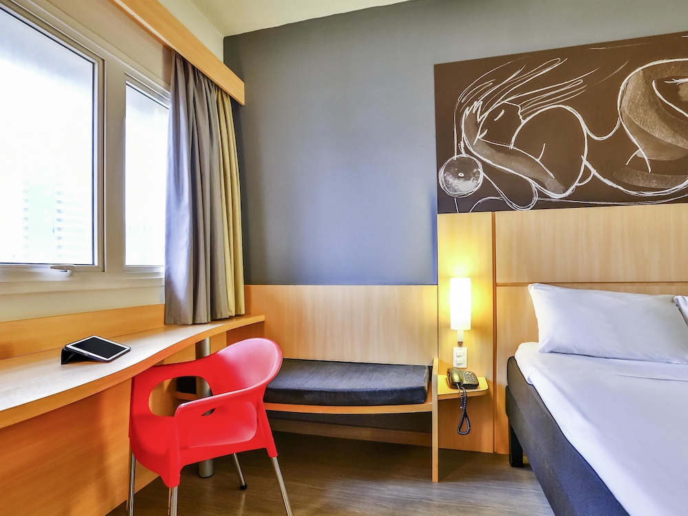 Ibis Goiania 17/64