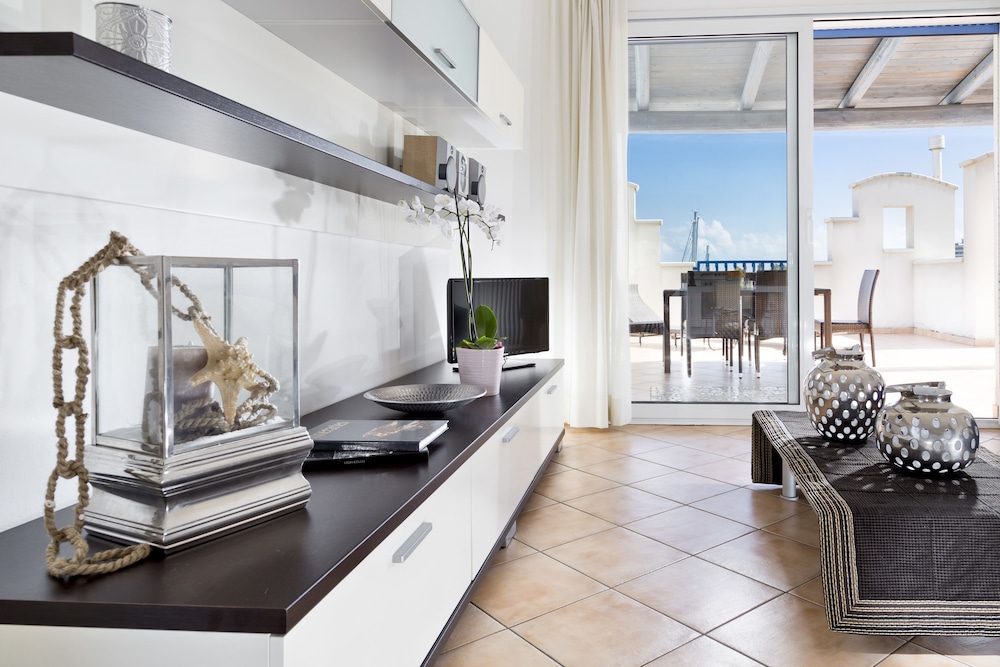 PORTOVERDE BEACH APARTMENTS 23/53