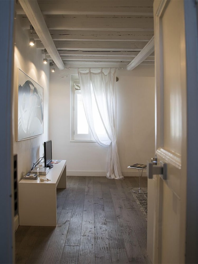 Suite Home Trani 27/50