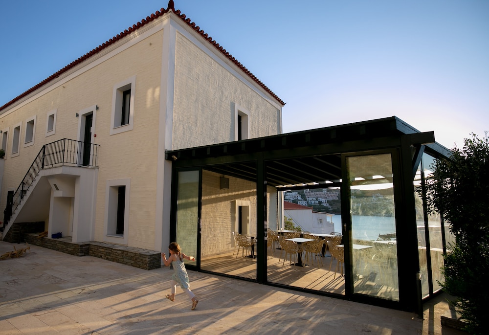 KRINOS SUITES HOTEL 35/50